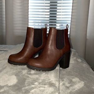 Only worn once! In perfect condition!